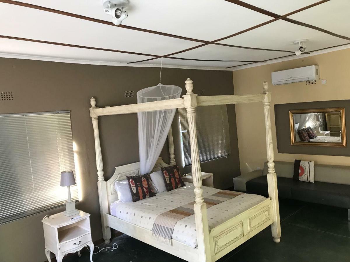 Gweta Lodge Bagian luar foto